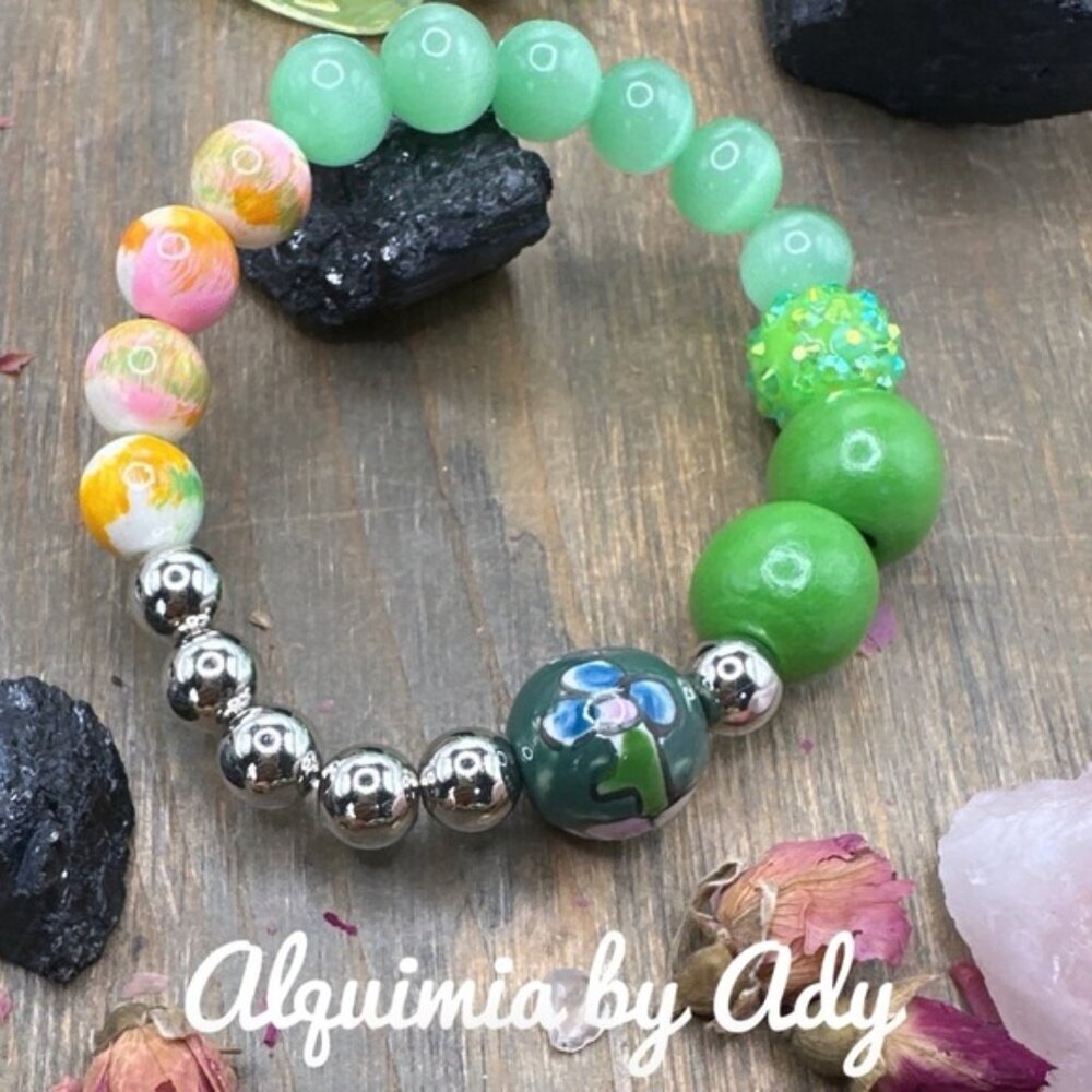Eclectic vibrant green chunky cat's eye bracelet